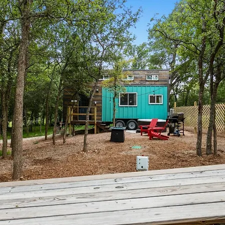 Willie The Modern Tiny Home W/Hot-Tub & Firetable
